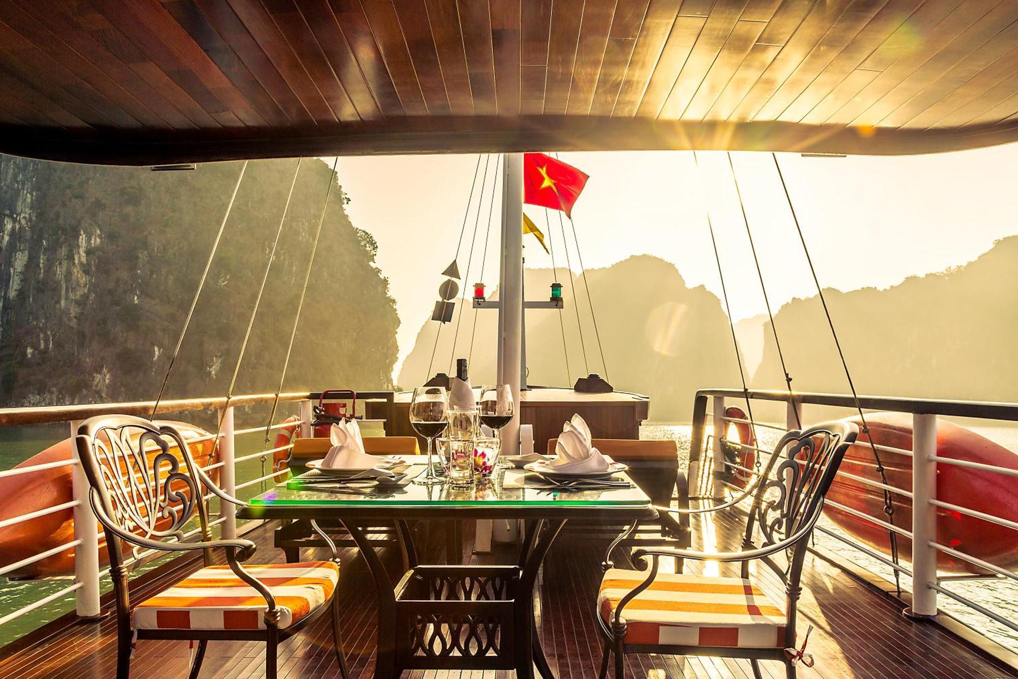 Emeraude Classic Cruises Ha Long Eksteriør bilde